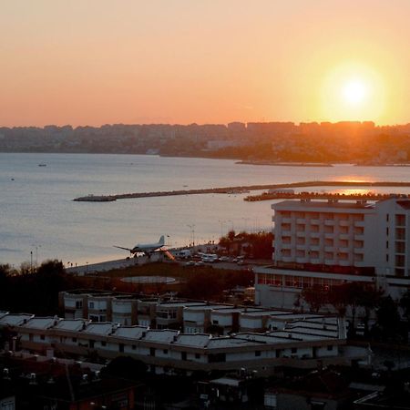 โรงแรมอีเซอพรีเมี่ยมแอนด์สปา บูยูกเชกเมเช ภายนอก รูปภาพ Sunset over the Gulf of Chania