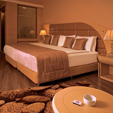 โรงแรมอีเซอพรีเมี่ยมแอนด์สปา บูยูกเชกเมเช ภายนอก รูปภาพ A room at the hotel