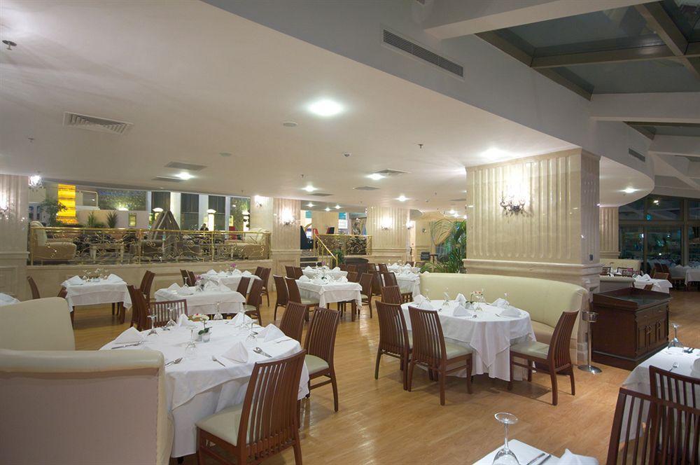 โรงแรมอีเซอพรีเมี่ยมแอนด์สปา บูยูกเชกเมเช ภายนอก รูปภาพ The restaurant