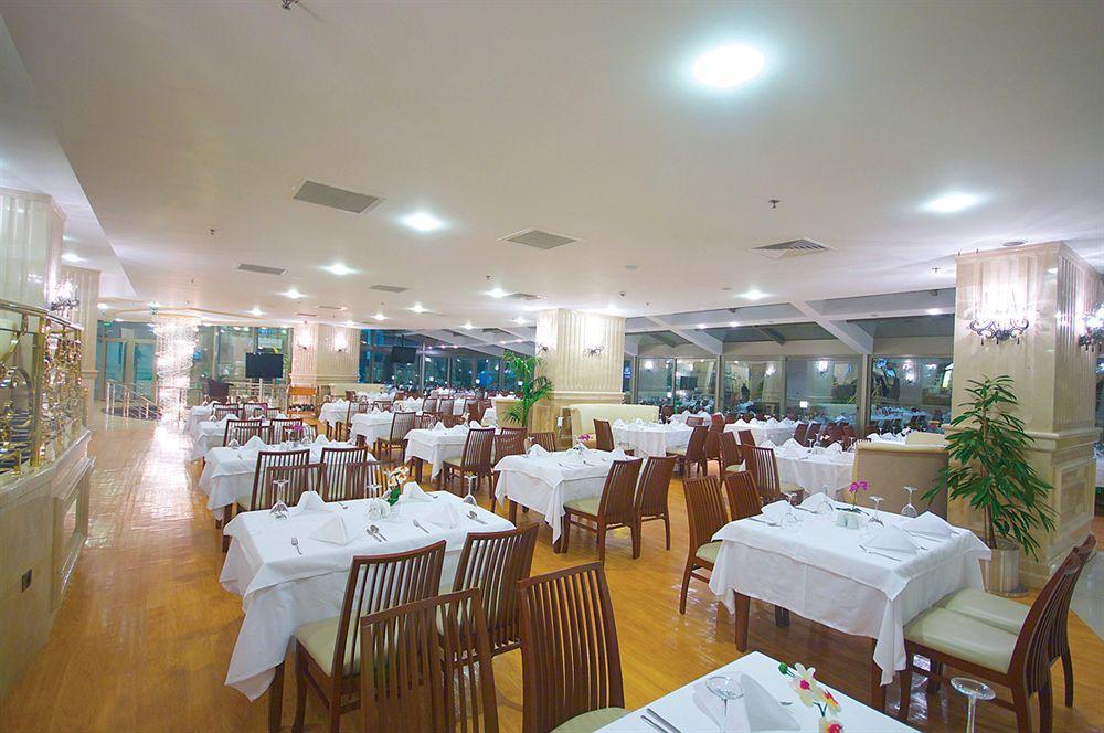 โรงแรมอีเซอพรีเมี่ยมแอนด์สปา บูยูกเชกเมเช ภายนอก รูปภาพ The restaurant