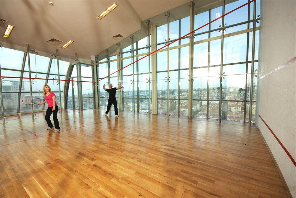 โรงแรมอีเซอพรีเมี่ยมแอนด์สปา บูยูกเชกเมเช ภายนอก รูปภาพ Squash courts at the National Indoor Arena