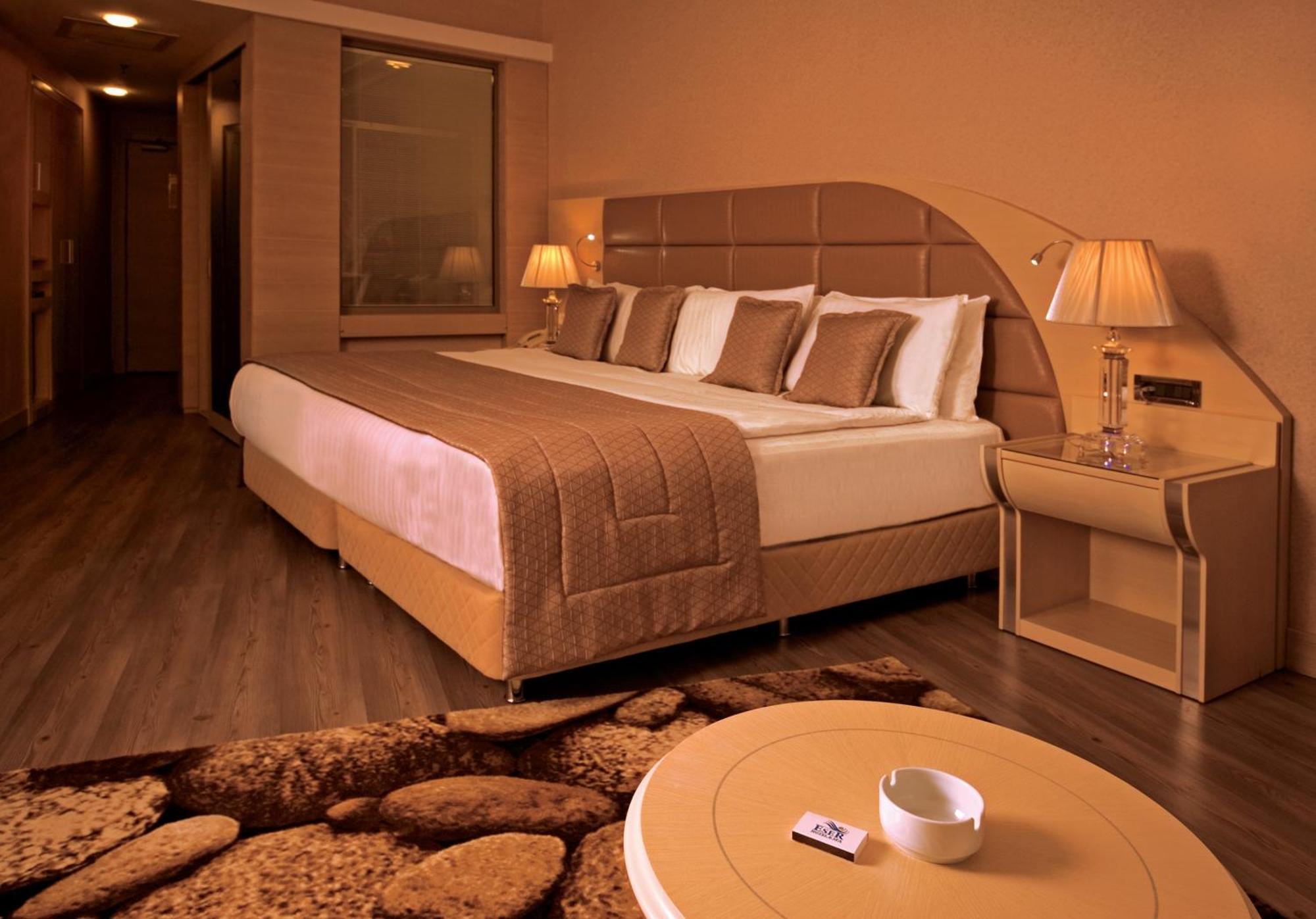 โรงแรมอีเซอพรีเมี่ยมแอนด์สปา บูยูกเชกเมเช ภายนอก รูปภาพ A room at the hotel