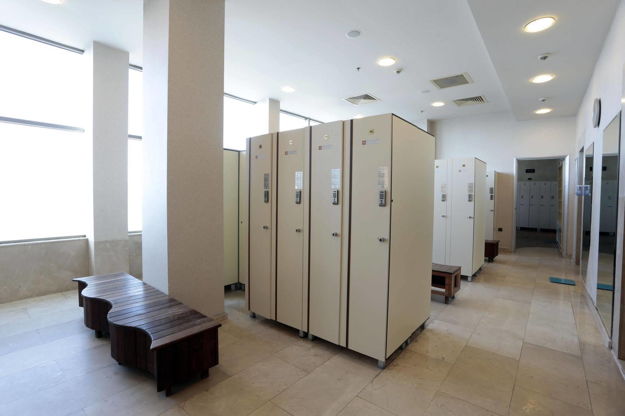 โรงแรมอีเซอพรีเมี่ยมแอนด์สปา บูยูกเชกเมเช ภายนอก รูปภาพ A locker room