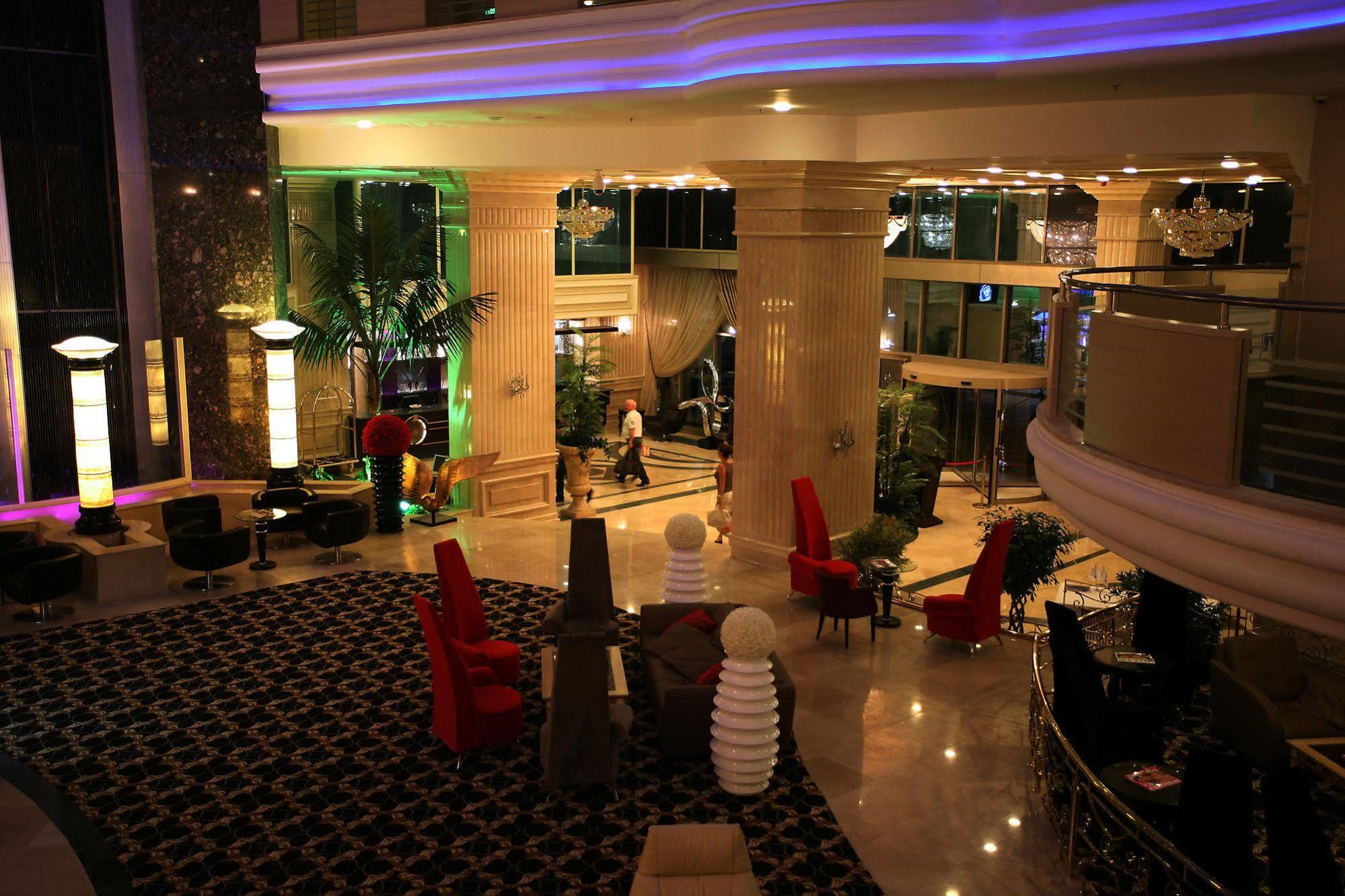 โรงแรมอีเซอพรีเมี่ยมแอนด์สปา บูยูกเชกเมเช ภายนอก รูปภาพ Lobby
