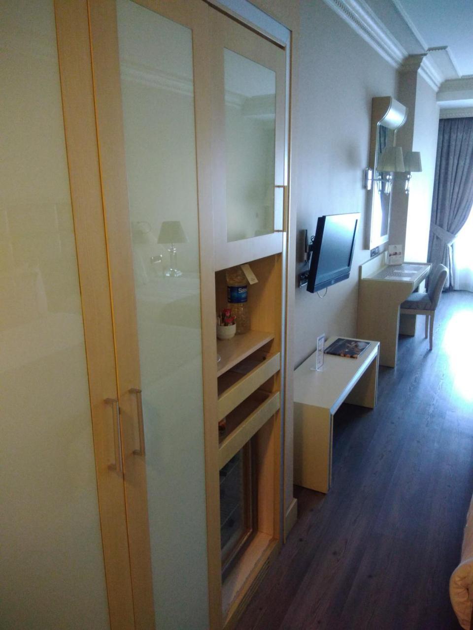 โรงแรมอีเซอพรีเมี่ยมแอนด์สปา บูยูกเชกเมเช ภายนอก รูปภาพ A room at the hotel